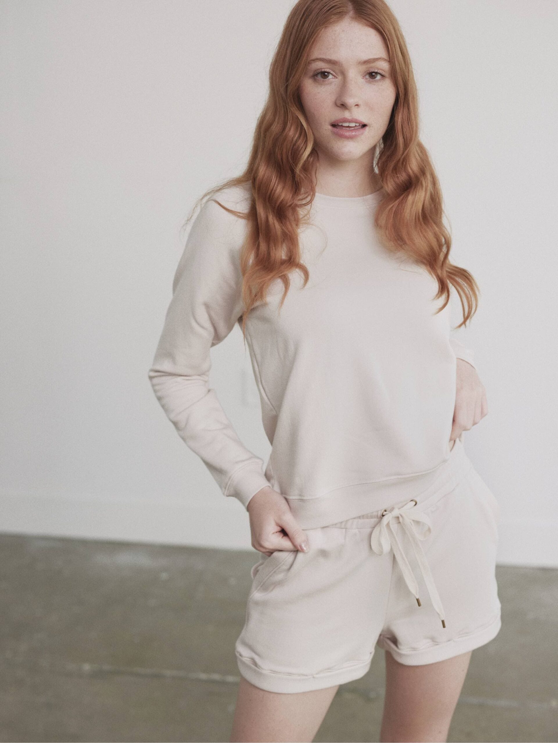 21.08.14_Fleece_CrewSweatshirt_RollShort_Bone_SM_028_2000w