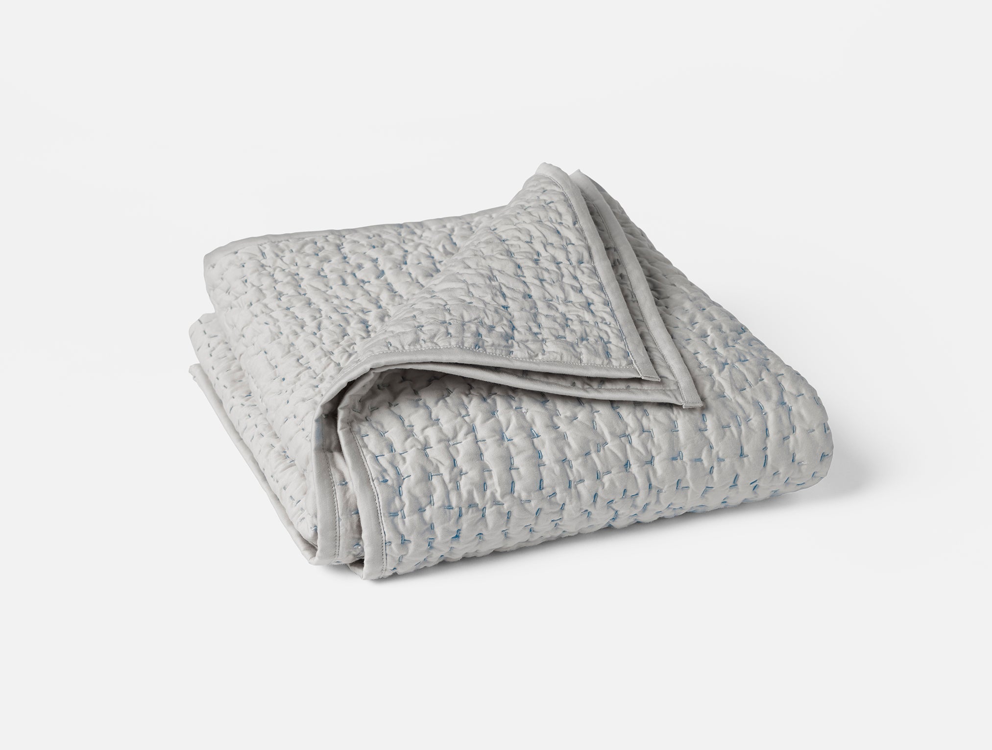 FA24_PebbledHandstitchedOrganic_ToddlerQuilt_PaleGraywCools_A_1033_ee405353-ebcd-44cd-88d0-e157f069a93e