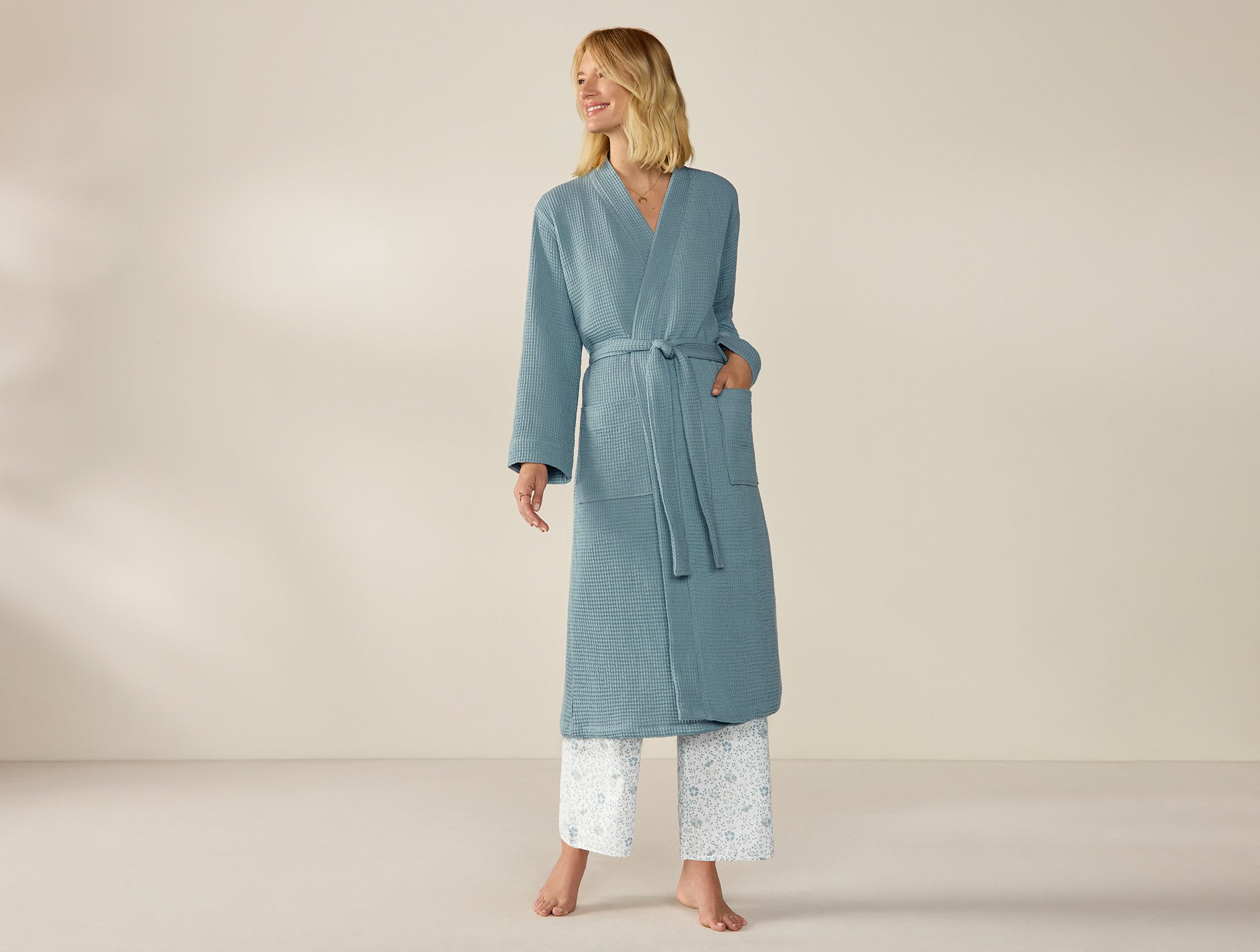 FA25_UnisexOrganicWaffle_Robe_Lagoon_W_4422